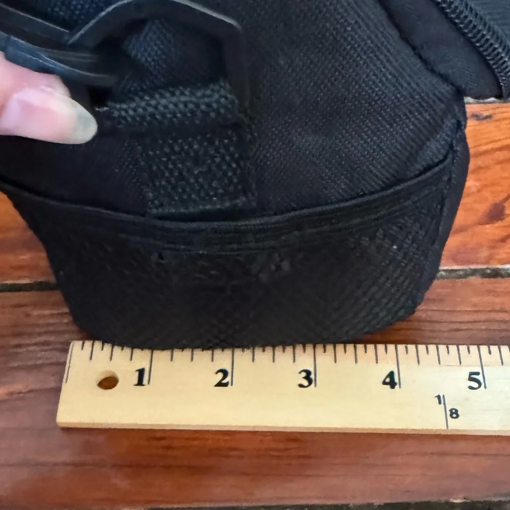 Digpro Compact Fit Design Deluxe Gadget Bag for Cameras/Camcorders Black
